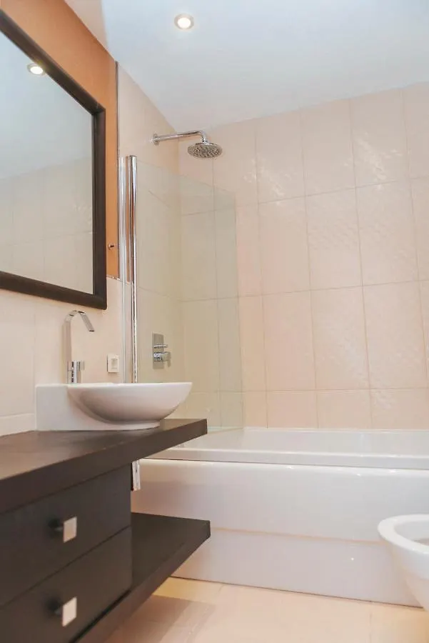 Sapphire Deluxe Central Apartments バクー 0*,